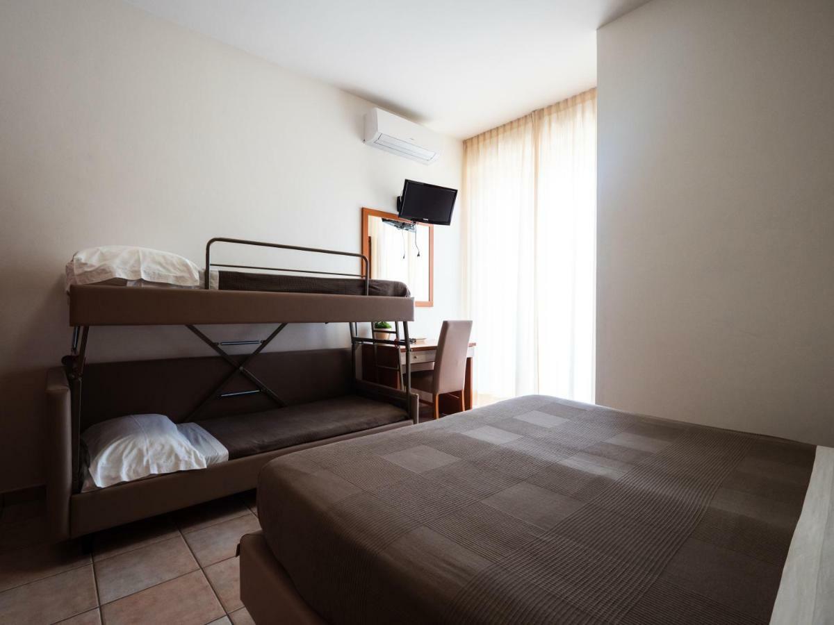 Hotel Florence Marotta Extérieur photo