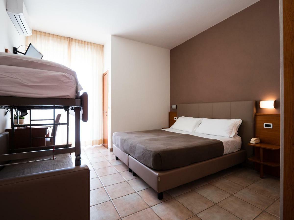 Hotel Florence Marotta Extérieur photo