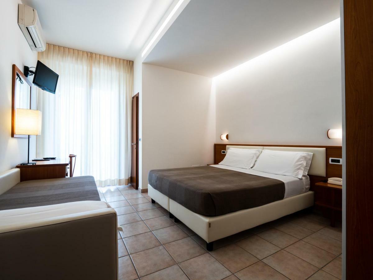 Hotel Florence Marotta Extérieur photo